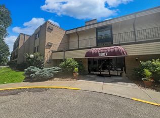 5607 Green Circle Dr APT 219, Minnetonka, MN 55343