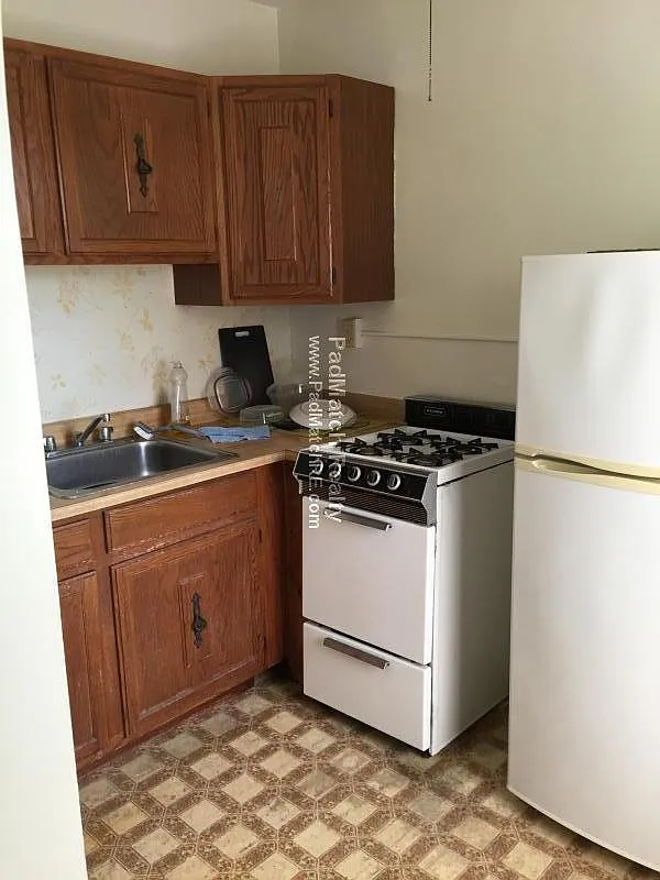 Studio, $1,800 — Photo 1