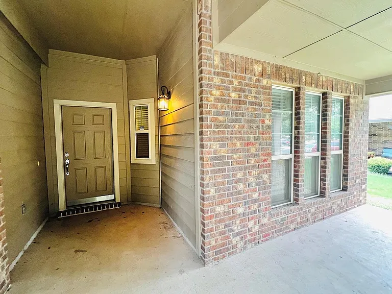 2708 Cottonwood Shores Dr — Photo 3