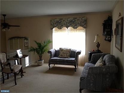 5th image of 18 Churchill Ln