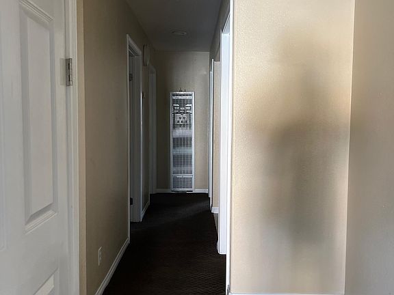 4th image of 833 S Centre St