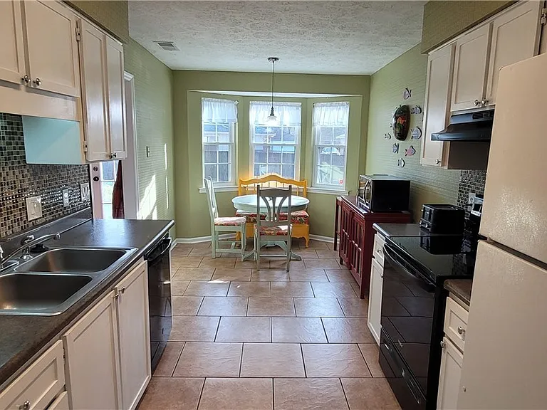 8 Wyckfield Ct — Photo 8