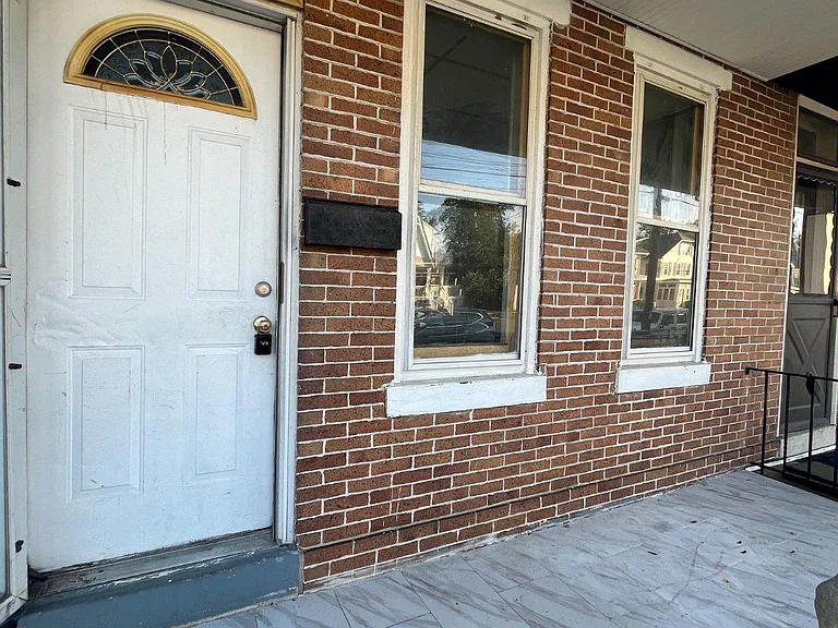 151 Joan Ter — Photo 2