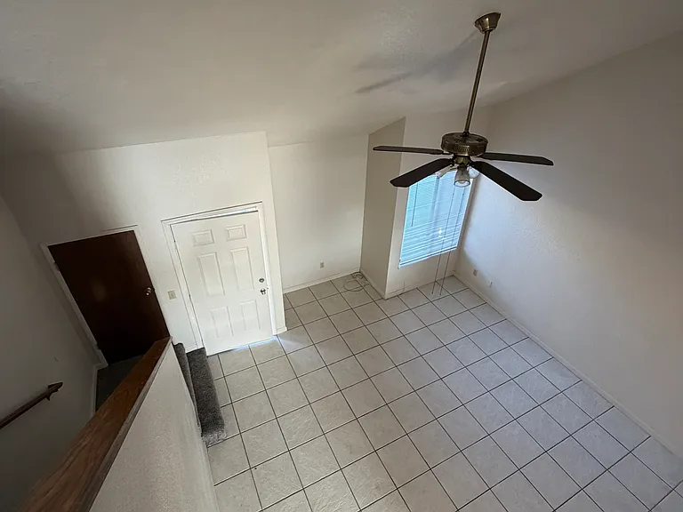 600 E Hawkeye Ave #B — Photo 6