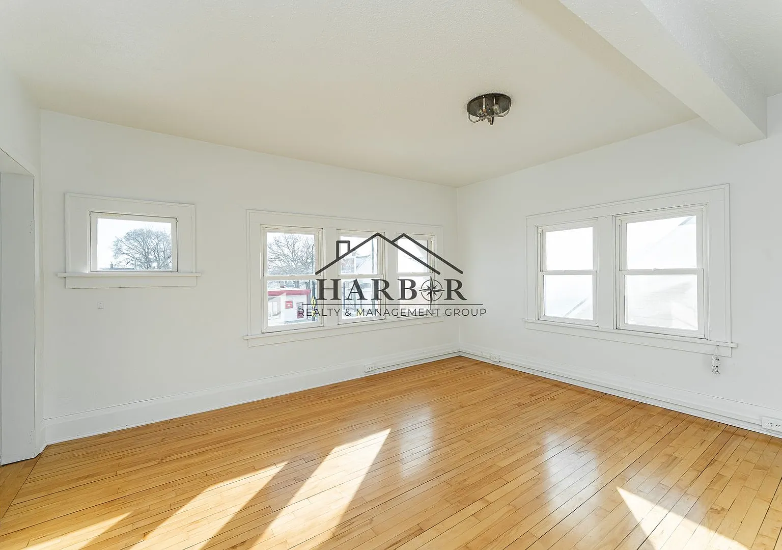 917 N Broadway Avenue — Photo 3