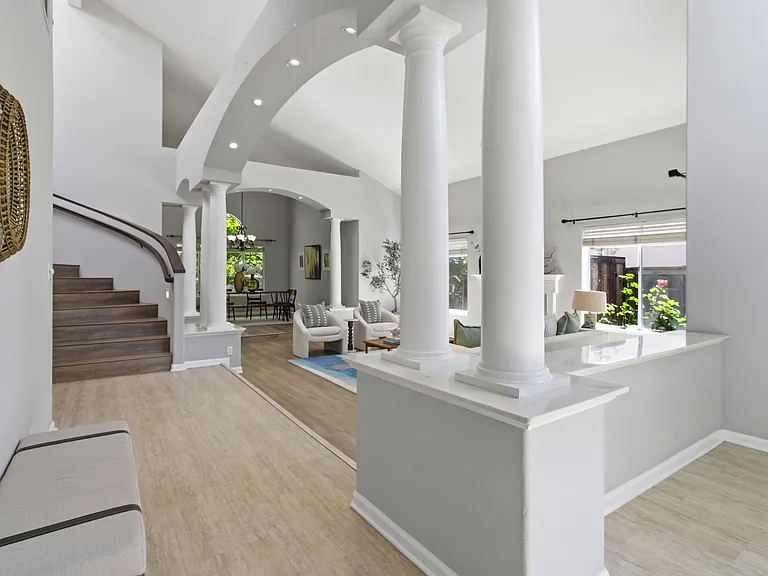 3480 Shadow Creek Dr — Photo 2