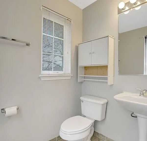 1121 Varney St SE — Photo 26