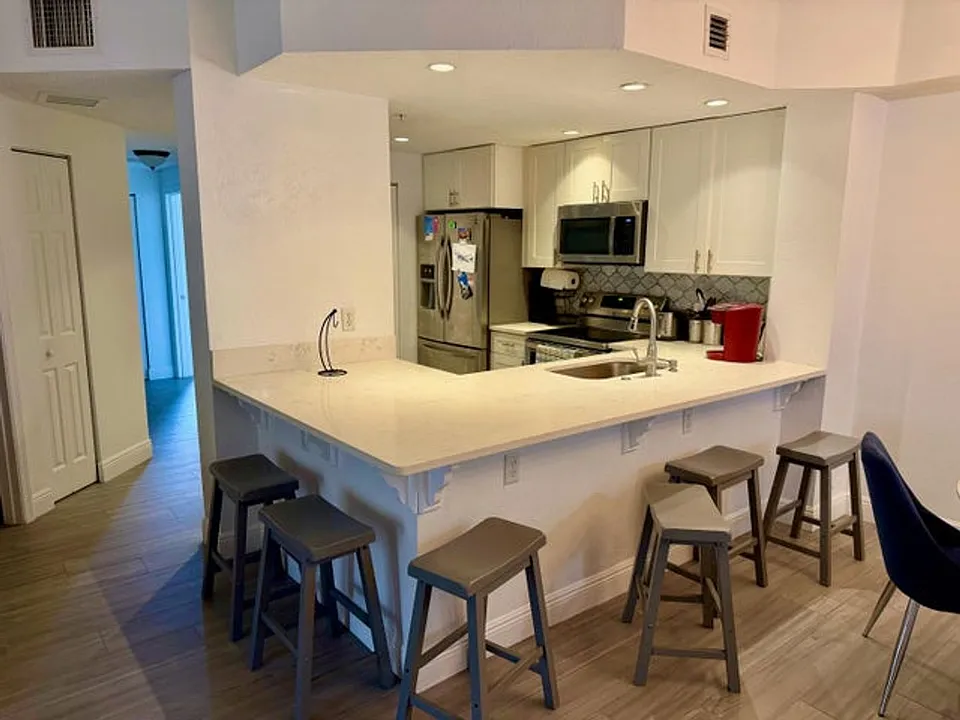 3018 Alcazar Pl #101