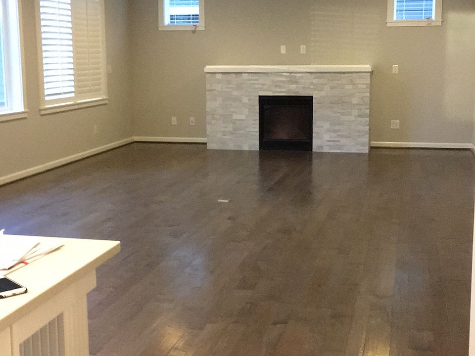 2nd image of 815 Lyons Ave NE