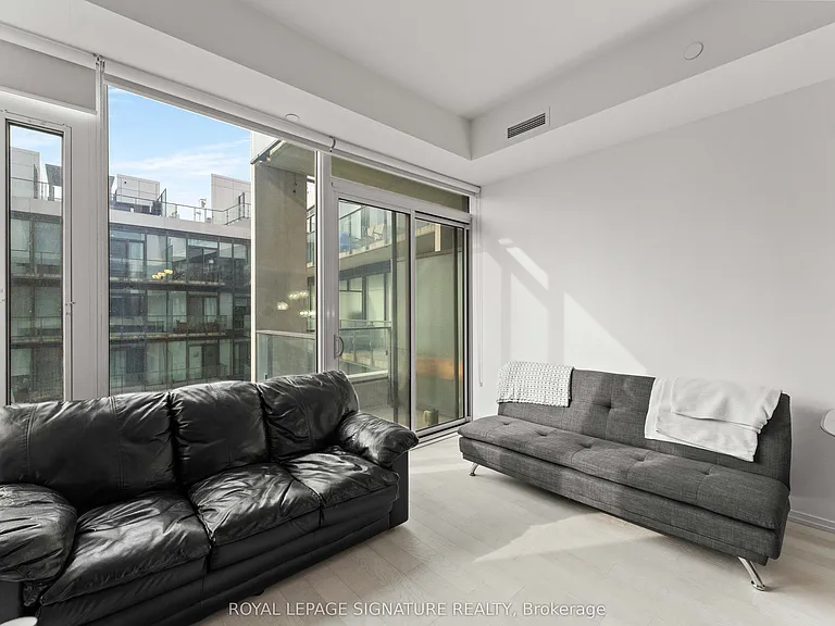 5 Soudan Ave #1629 — Photo 23