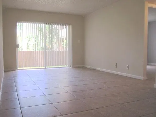 201 Bonnie Blvd APT 123, Palm Springs, FL 33461