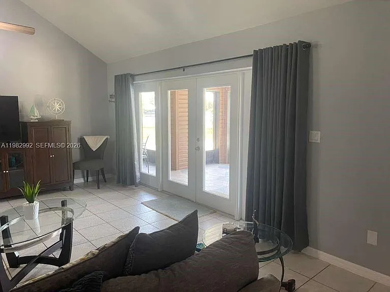 3116 Tanglewylde Ave — Photo 10