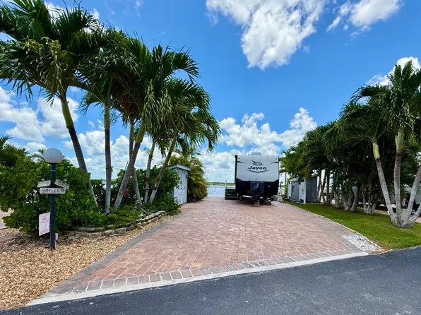 150 Smallwood Dr #235, Chokoloskee, FL 34138