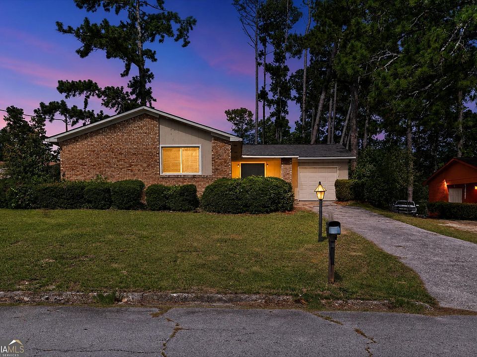 1st image of 2319 Shadowood Dr