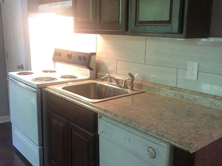 668 Charlotte Pl NW #A — Photo 13