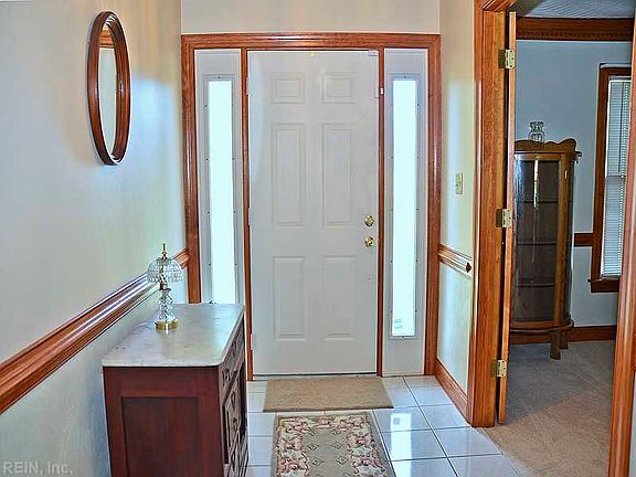 4th image of 413 Southern Oaks Dr