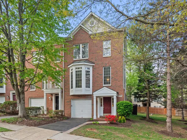 4176 Lower Park Dr, Fairfax, VA 22030
