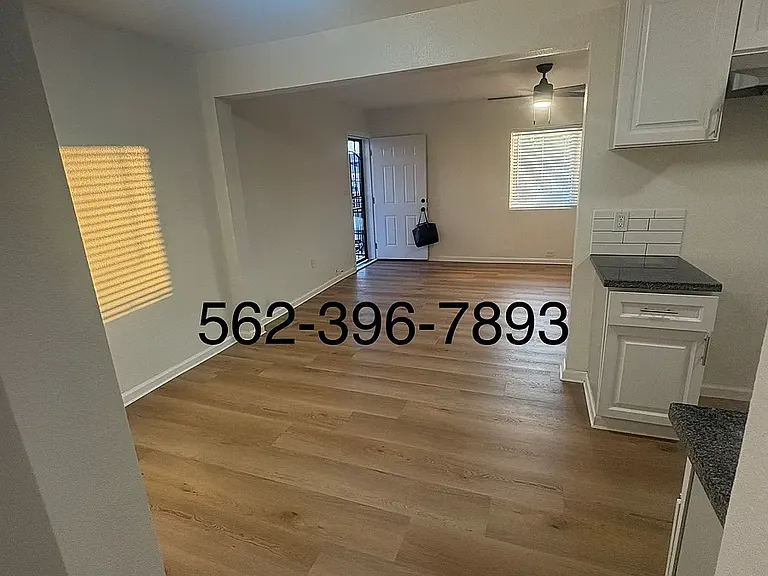 102 E Indigo St #6 — Photo 10