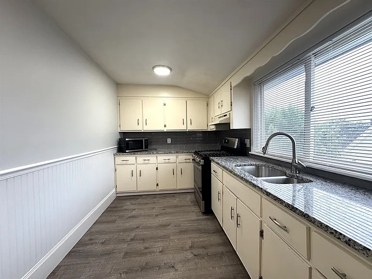 41 Staples Ave #3 — Photo 3