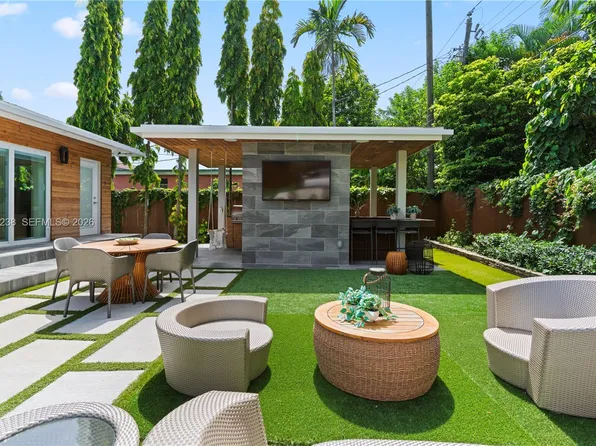 221 NE 44th St, Miami, FL 33137