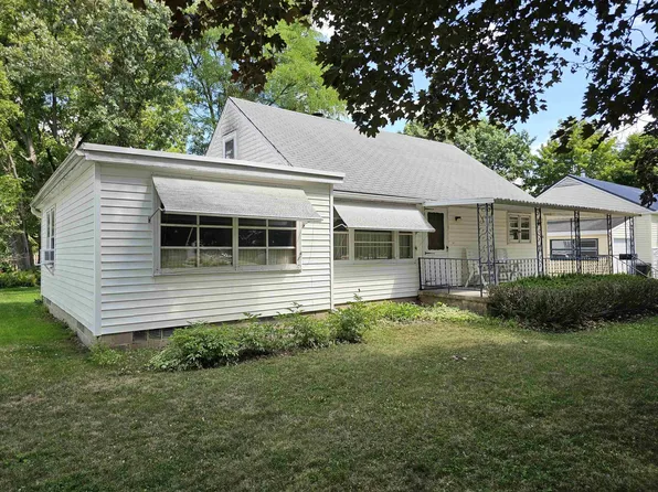 110 Elm Ct, Decorah, IA 52101