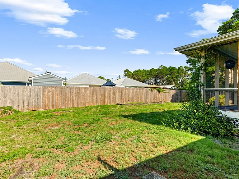 327 Shasta St — Photo 37