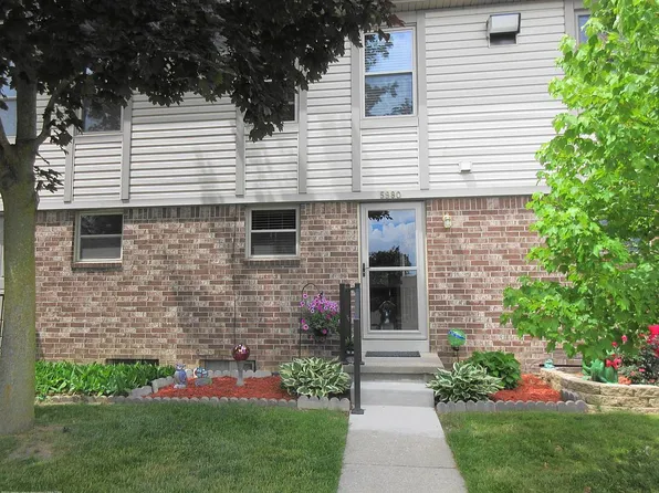 5980 Village Dr, Haslett, MI 48840