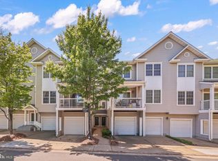 Gates Of Fair Lakes Cond, Fairfax, VA 22033
