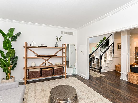 3rd image of 6432 Calais Dr