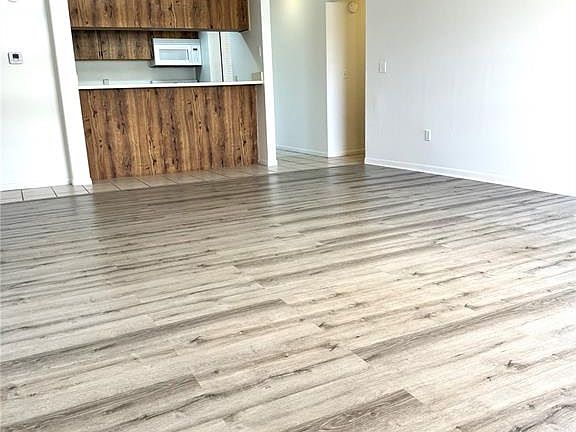 5th image of 13608 S VILLAGE DRIVE #8203