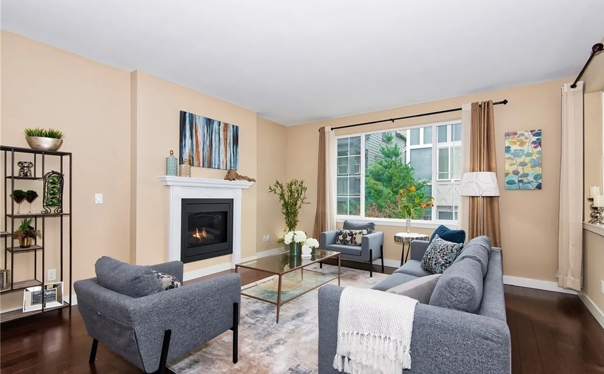 4 bed, 3.5 bath, 2040 sqft, $4,300 — Photo 3