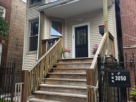 2nd image of 3052 W Lyndale St #2