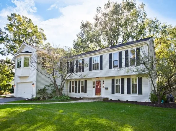 111 W Witchwood Ln, Lake Bluff, IL 60044