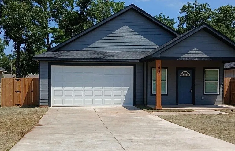 1027 W Coffin St — Photo 1