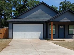 1027 W Coffin St, Denison, TX 75020