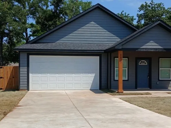 1027 W Coffin St, Denison, TX 75020