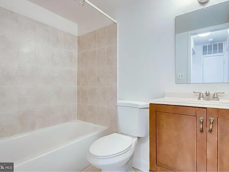 545 Florida Ave — Photo 11
