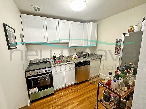 3rd image of 206 Commonwealth Ave APT 3