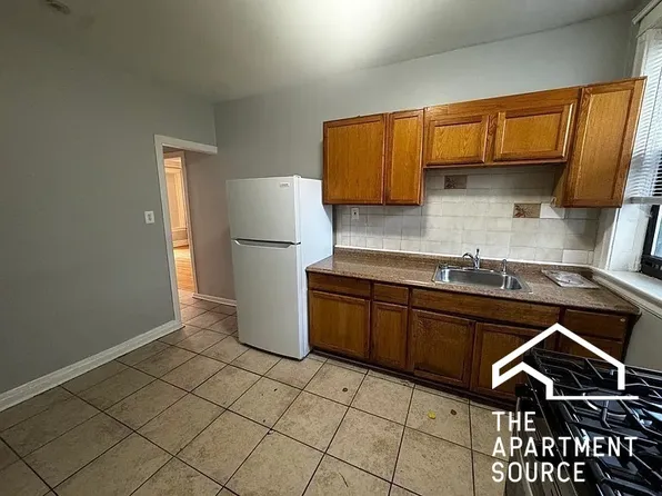 2664 E 77th St #3, Chicago, IL 60649