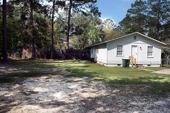 1st image of 12 Wesley Ln