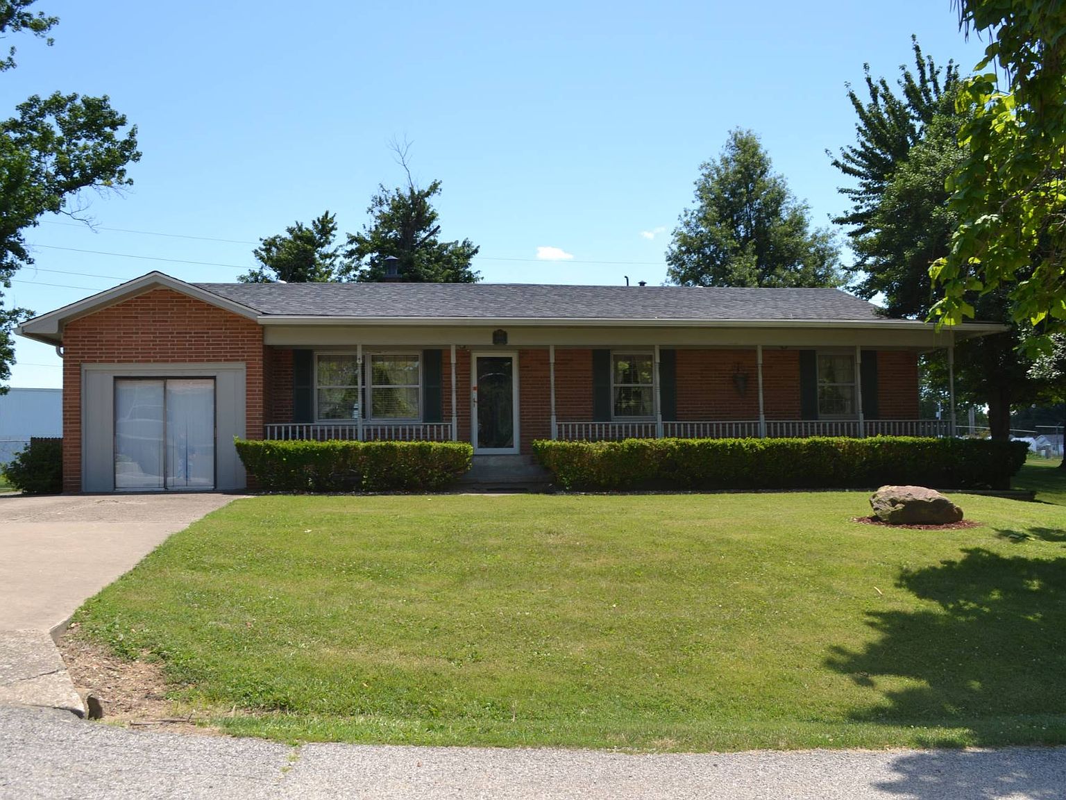 1608 Saunders Ave, Carmi, IL 62821 Zillow