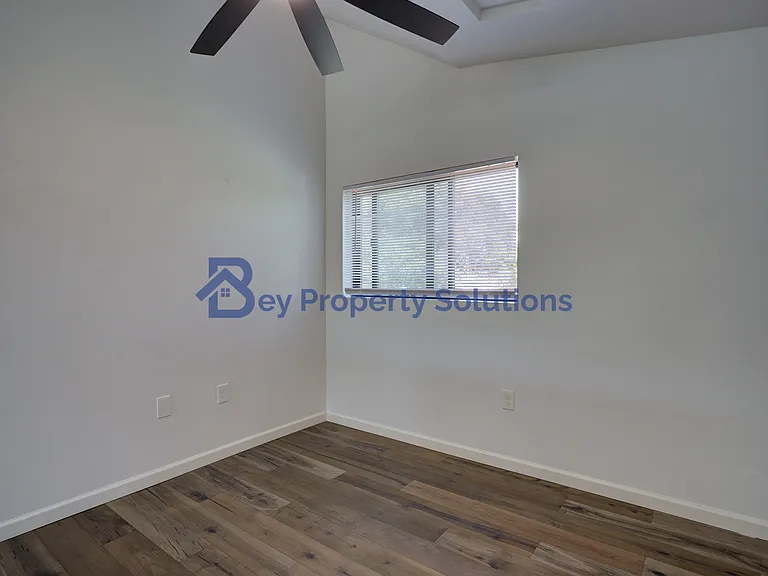 115 S Elm St — Photo 12
