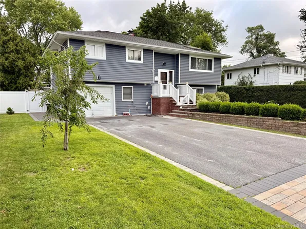 (undisclosed Address), Brentwood, NY 11717