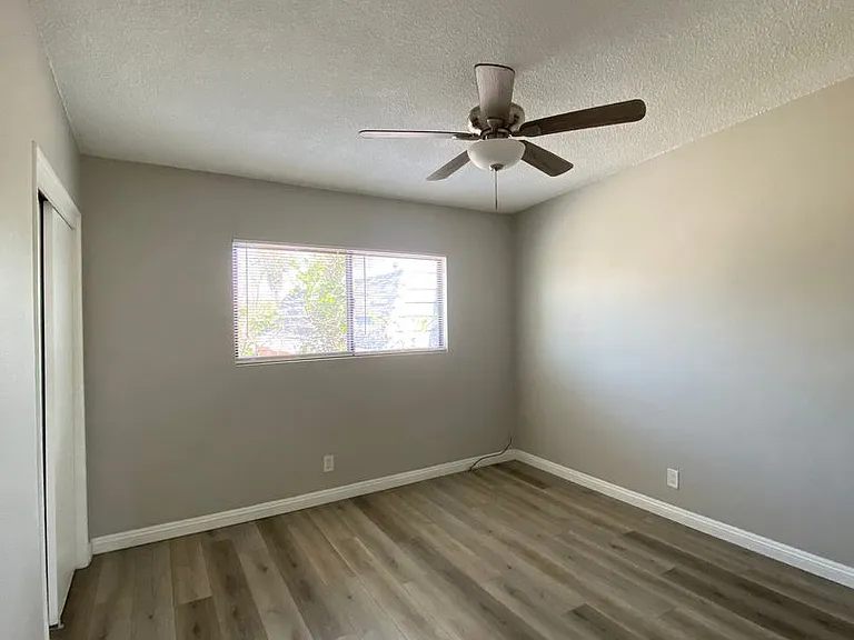 1242 Cedar Ave — Photo 9