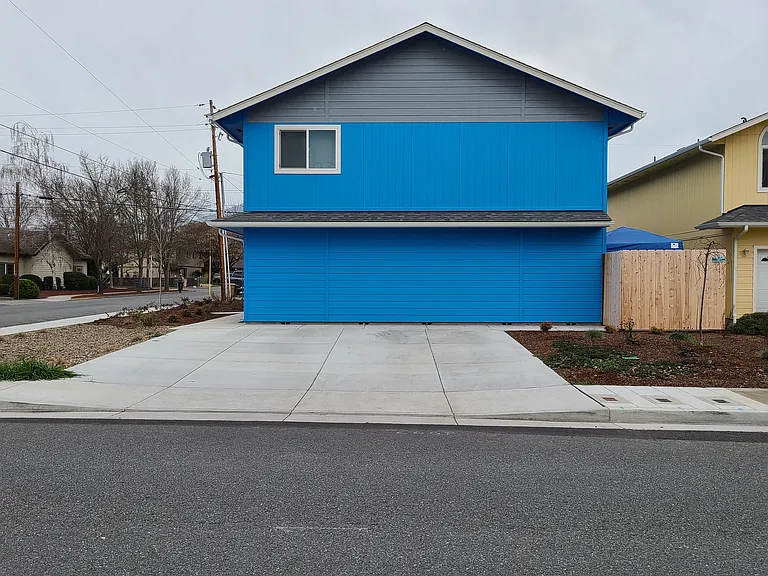 657 SE 8th St — Photo 18