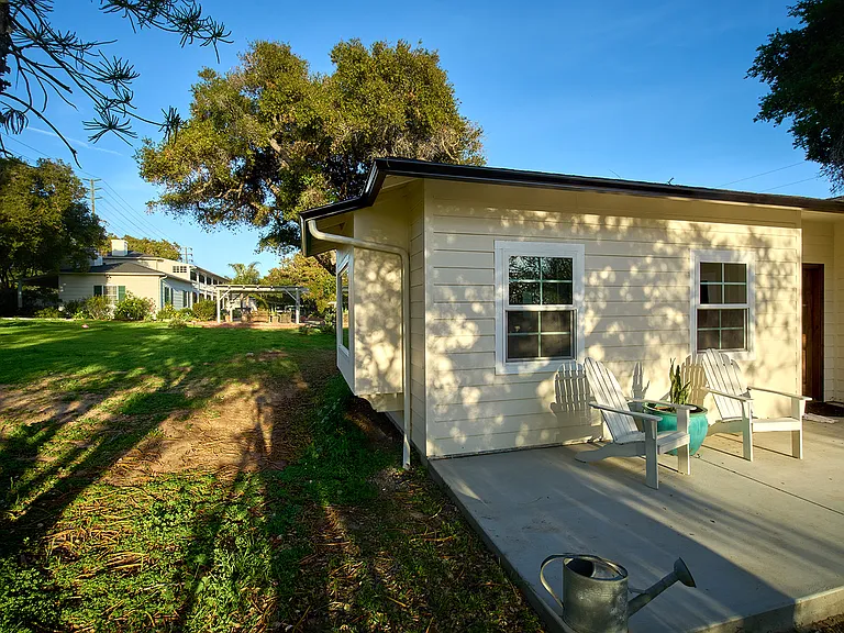 590 N Kellogg Ave — Photo 17