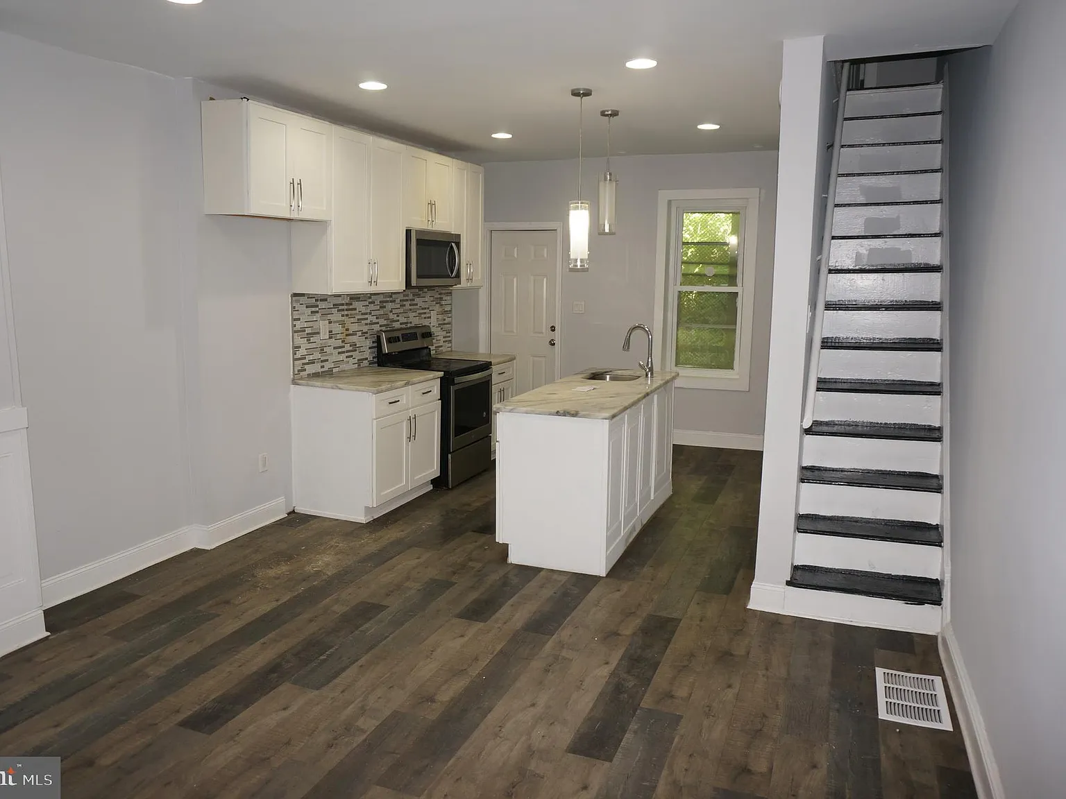 2 bed, 840 sqft, $1,500 — Photo 4
