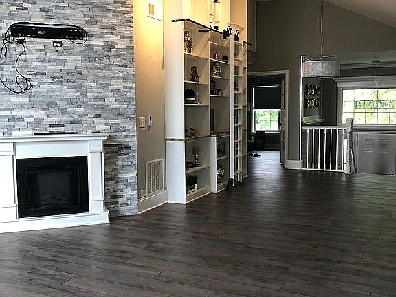 4th image of 430 Cromwell Cir Unit 4