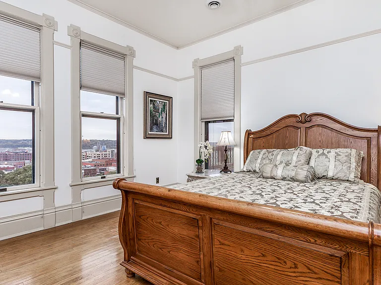 1155 Grove Ter — Photo 22