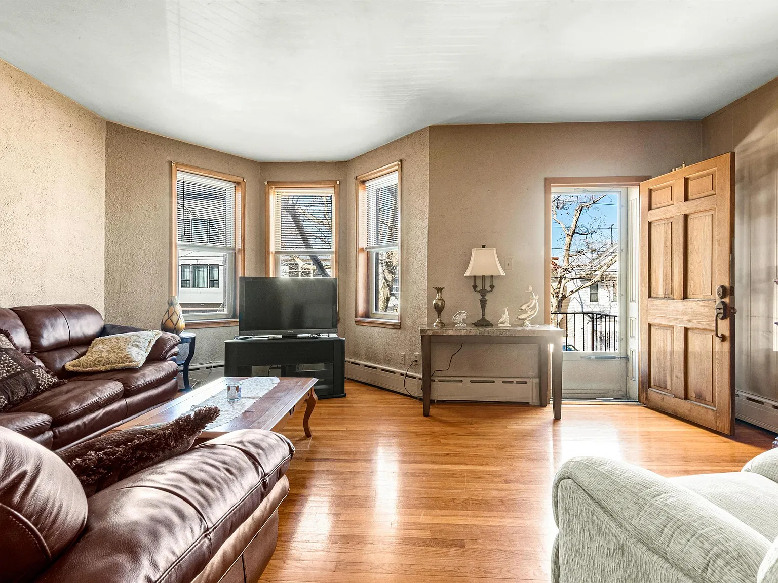3 bed, 2.0 bath, $3,900 — Photo 2